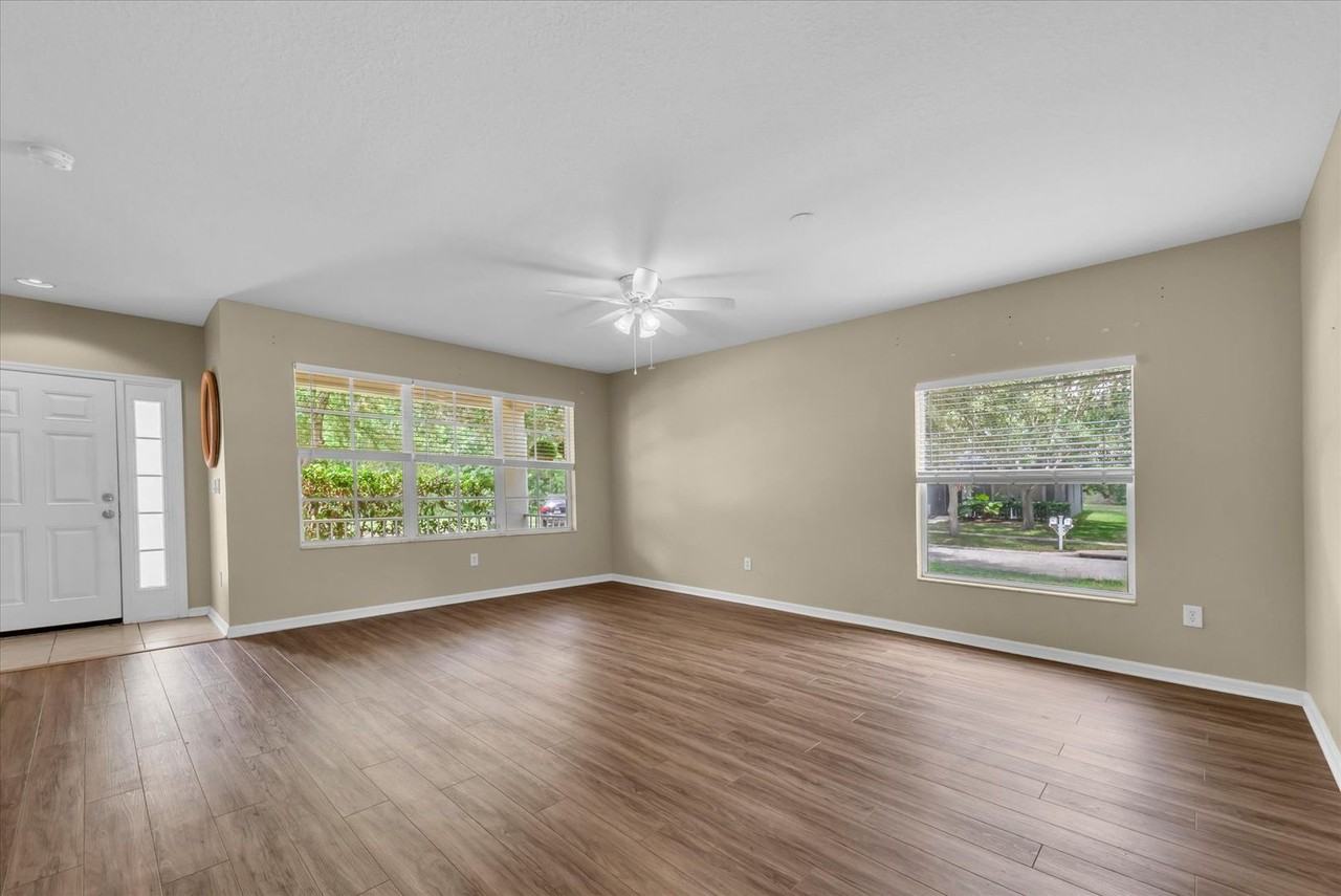 10825 Newbridge Dr - Photo 5 of 45