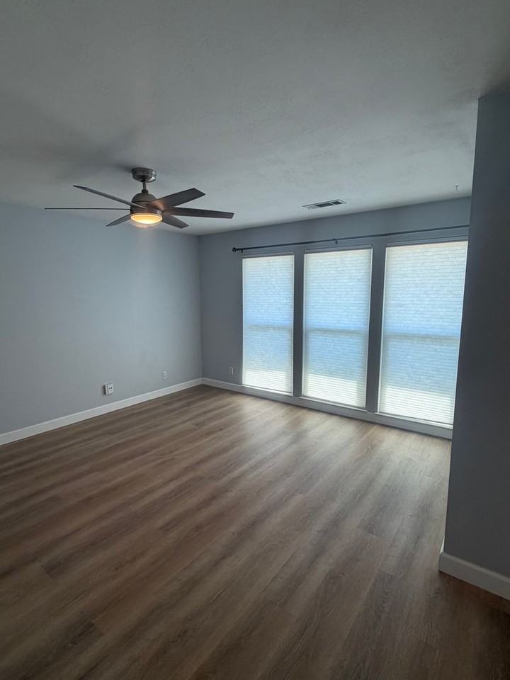 2568 Mayfair Ct - Photo 5 of 29