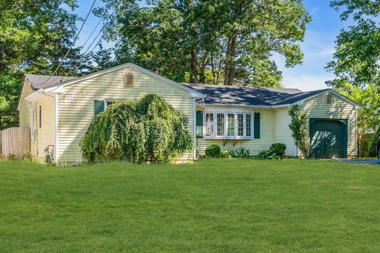 2556 Woodland Rd - Photo 3 of 37