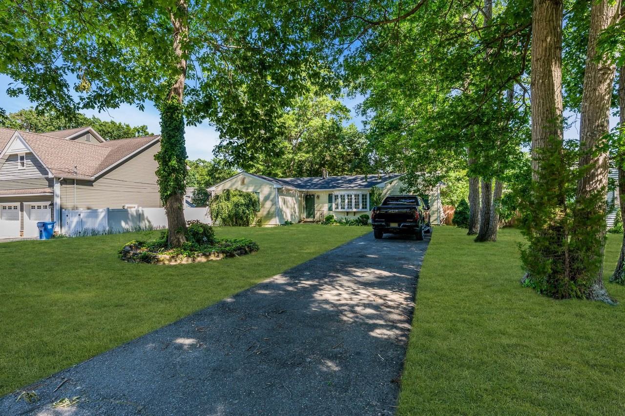 2556 Woodland Rd - Photo 4 of 37