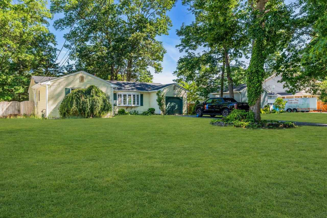 2556 Woodland Rd - Photo 5 of 37