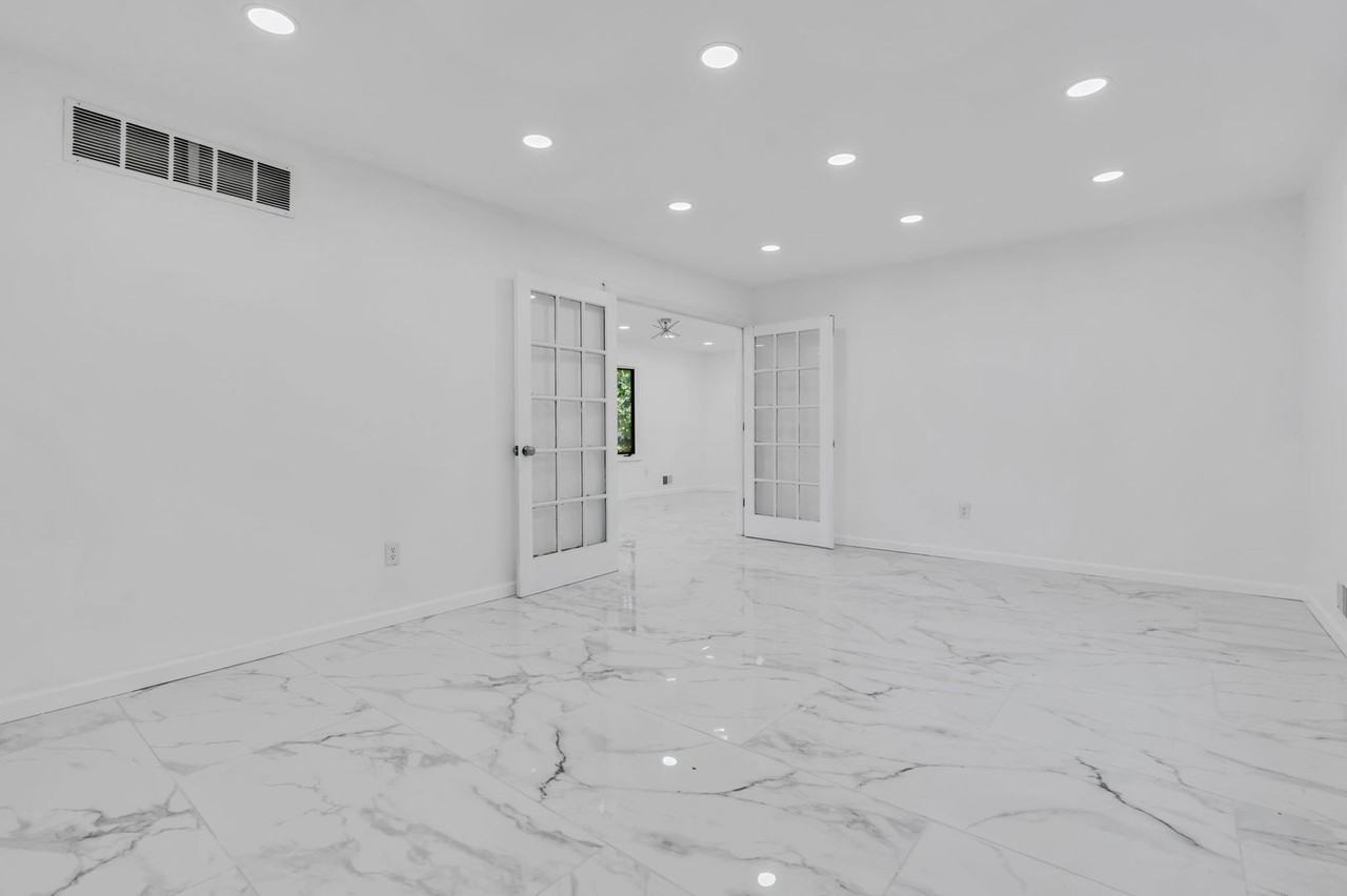 2556 Woodland Rd - Photo 7 of 37