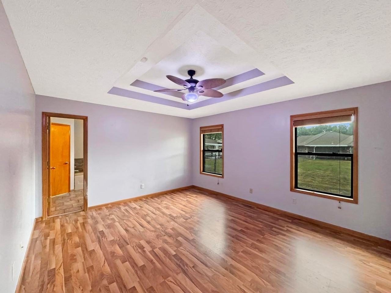 303 S Suburban Ave - Photo 6 of 9