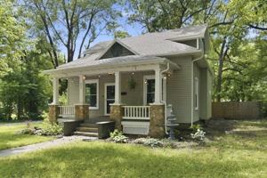 featured image of 837 S Kentwood Ave
