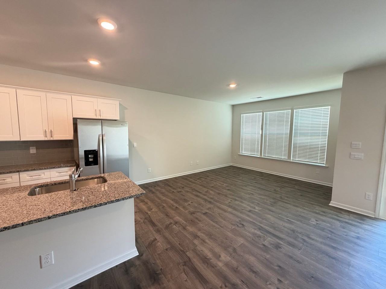 607 Struy St - Photo 4 of 25