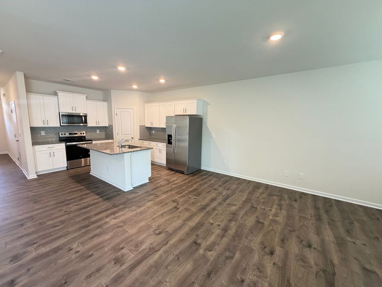 607 Struy St - Photo 5 of 25