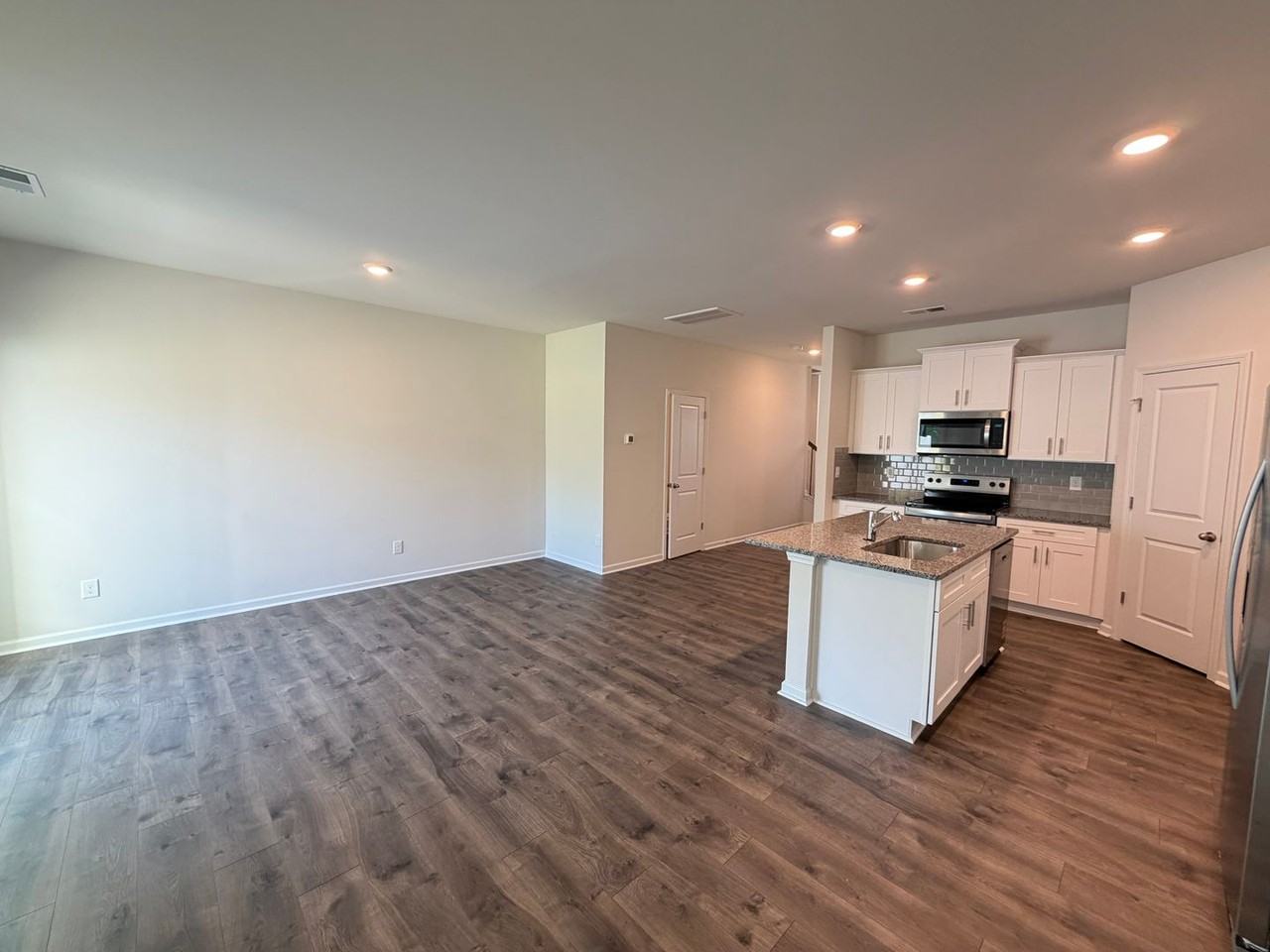 607 Struy St - Photo 6 of 25