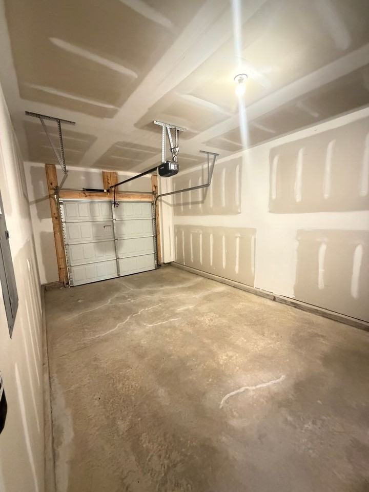 607 Struy St - Photo 7 of 25