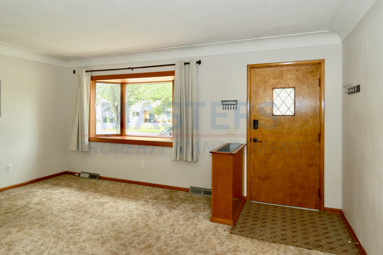 1028 Rosedale St - Photo 2 of 25