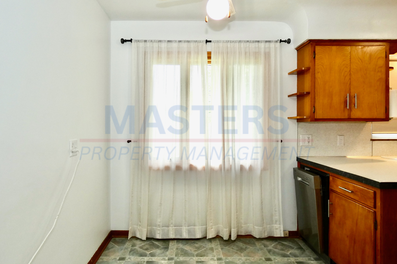 1028 Rosedale St - Photo 6 of 25