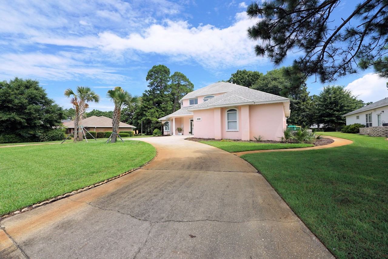 1534 Glenlake Cir - Photo 4 of 50