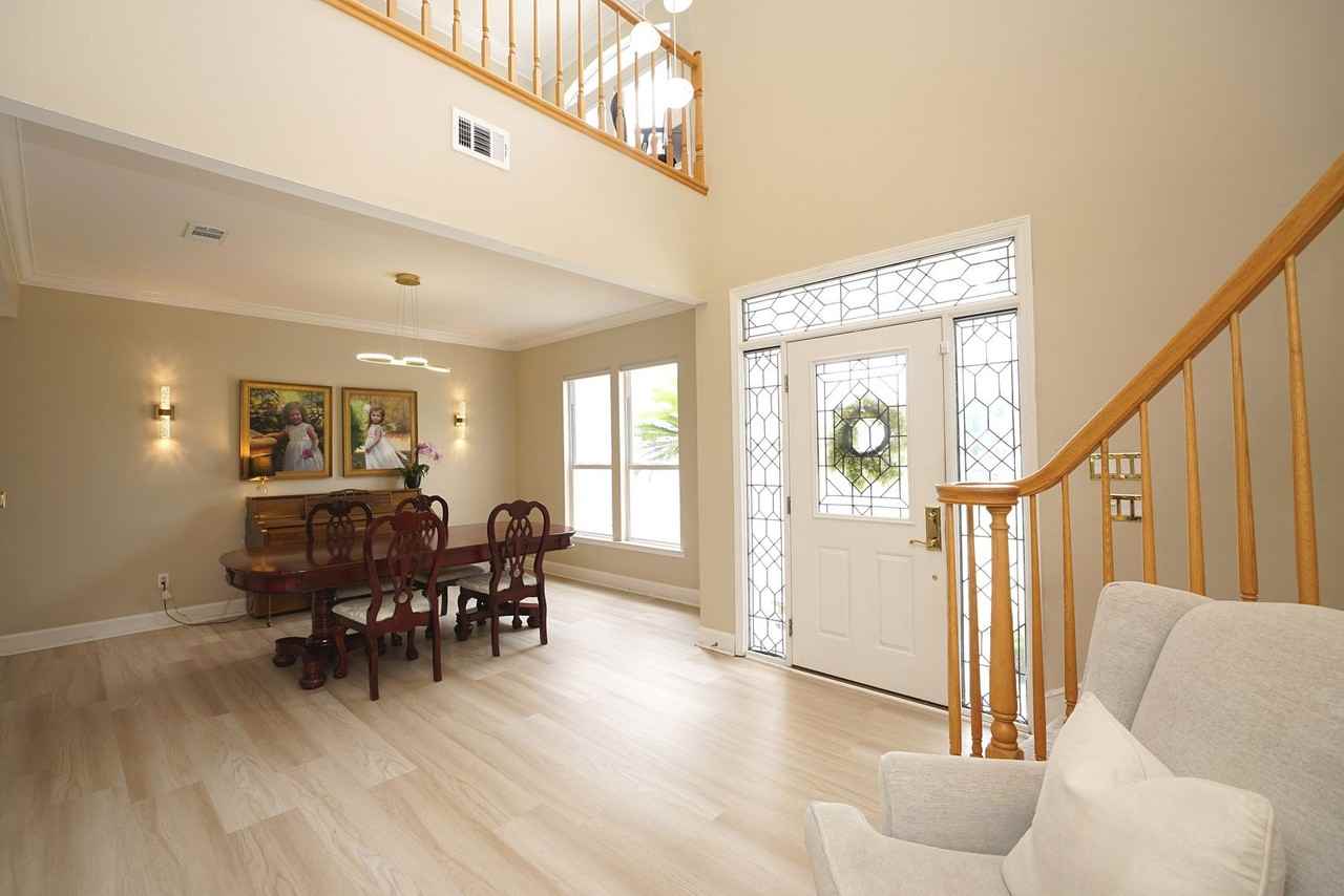 1534 Glenlake Cir - Photo 6 of 50