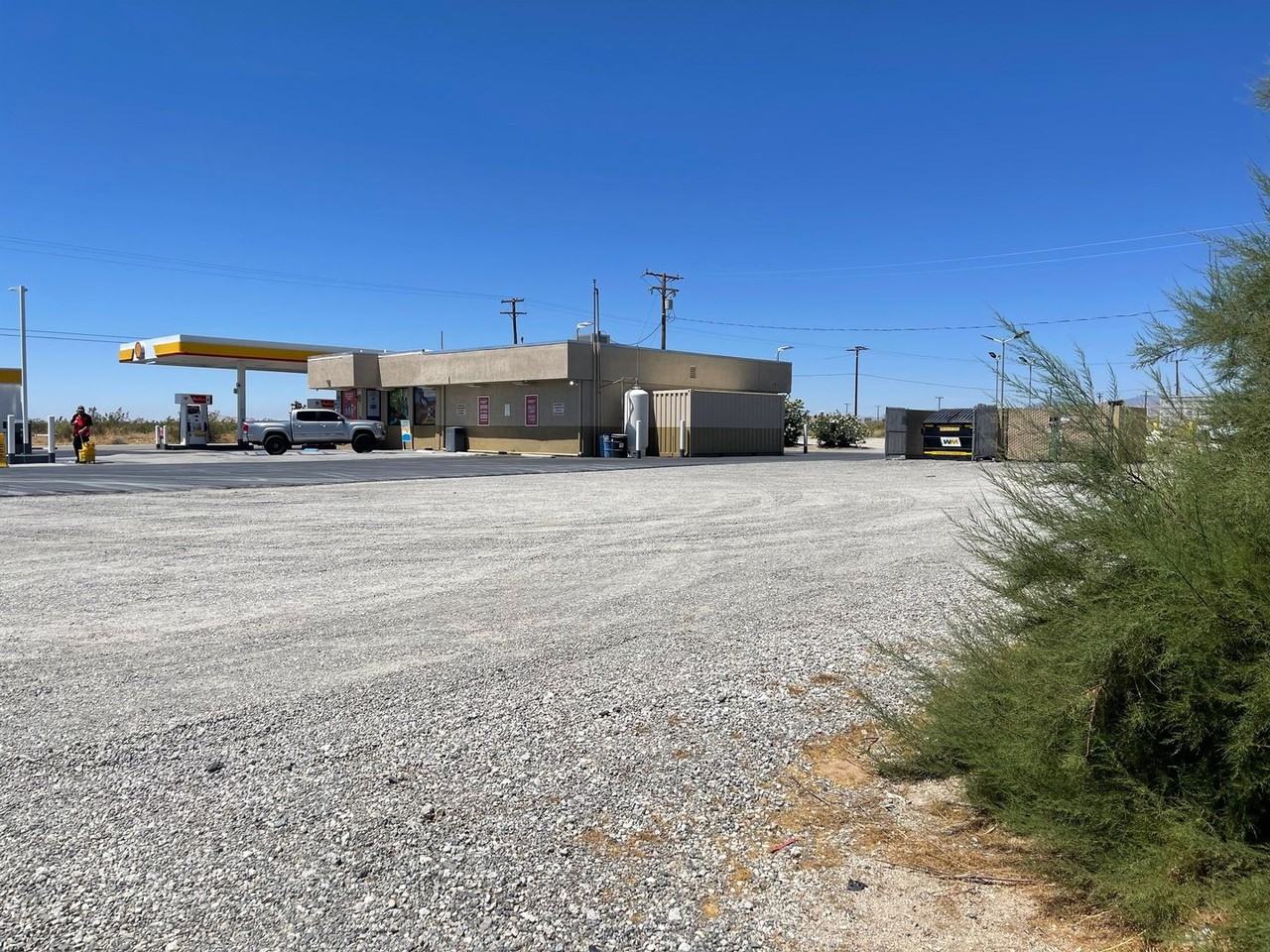 601 1/2 California City Blvd - Photo 4 of 5