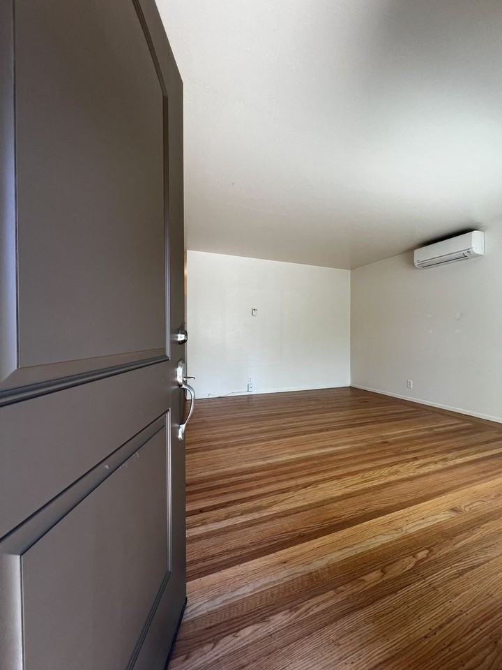 805 California Blvd - Photo 4 of 28