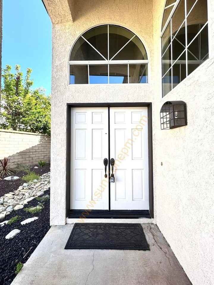 2180 Hedgerow Ln - Photo 3 of 32