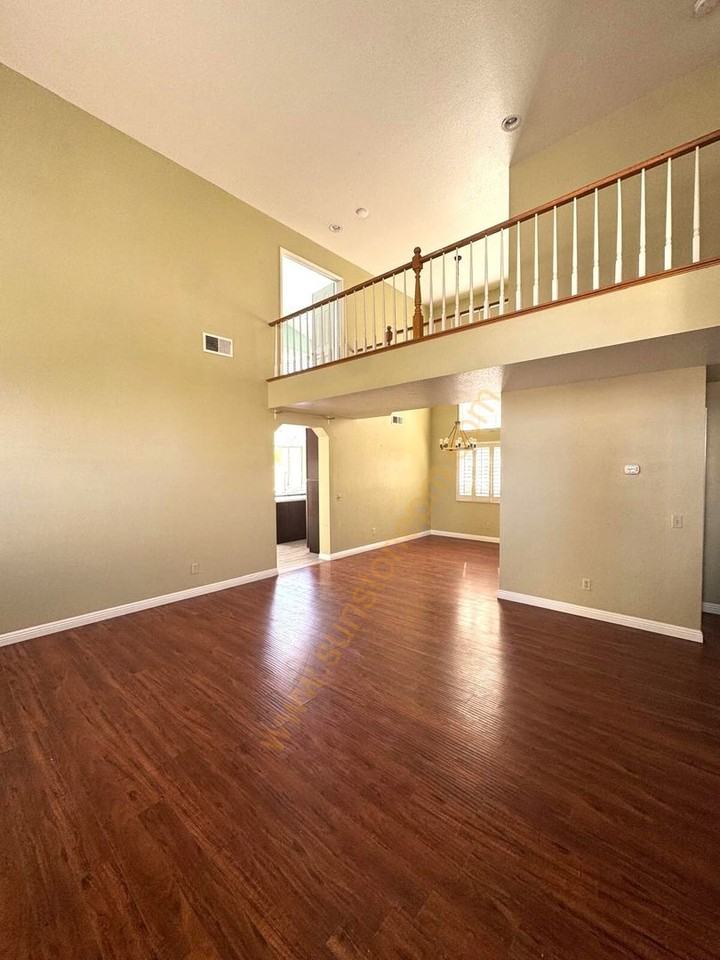 2180 Hedgerow Ln - Photo 4 of 32