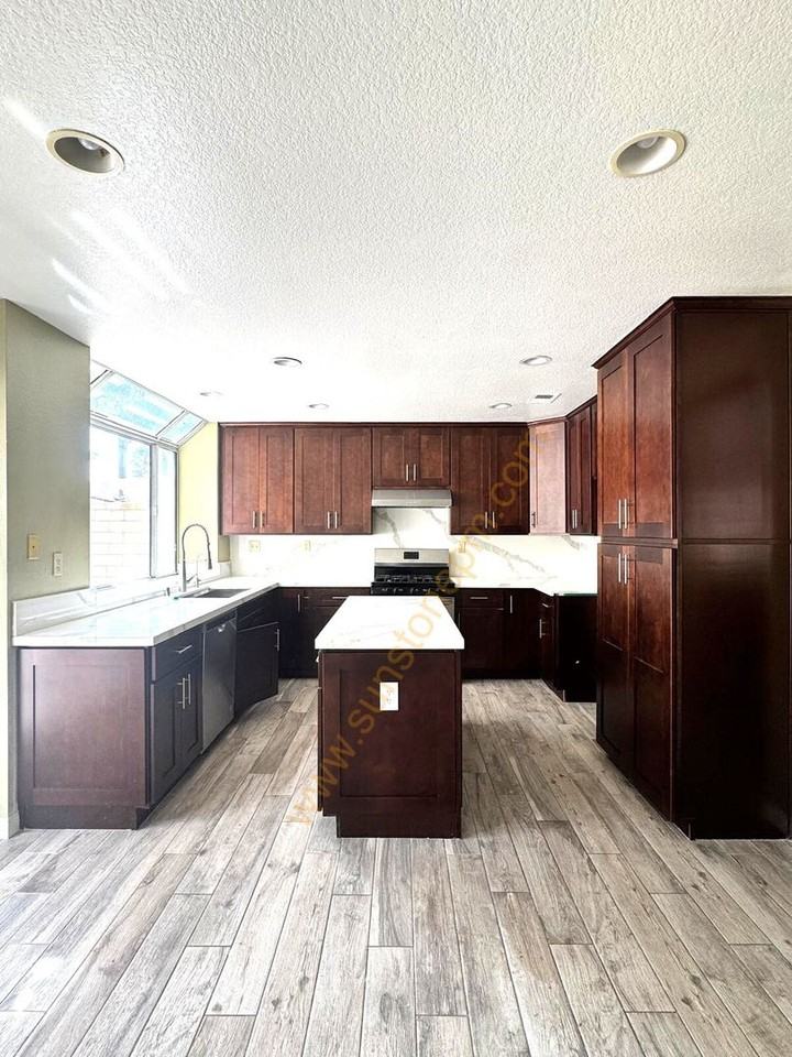 2180 Hedgerow Ln - Photo 6 of 32