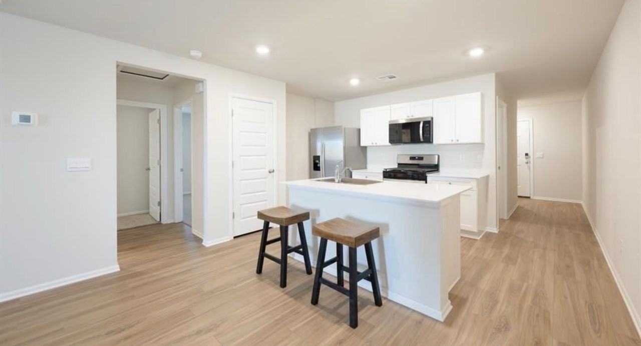560 St Charles Pl - Photo 2 of 10