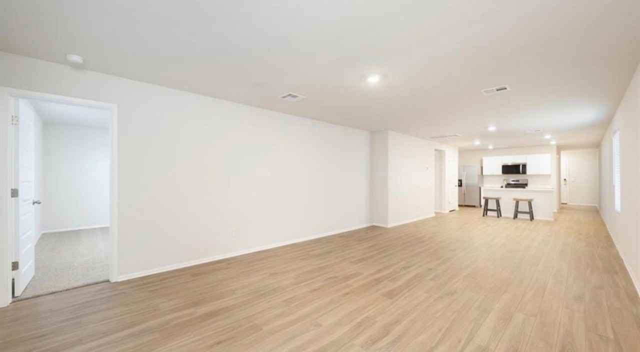 560 St Charles Pl - Photo 7 of 10