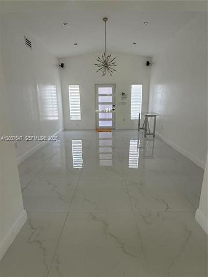 11921 Sw 273rd St - Photo 4 of 27