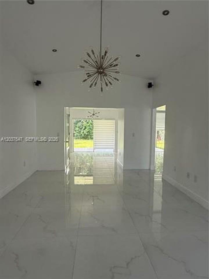 11921 Sw 273rd St - Photo 5 of 27