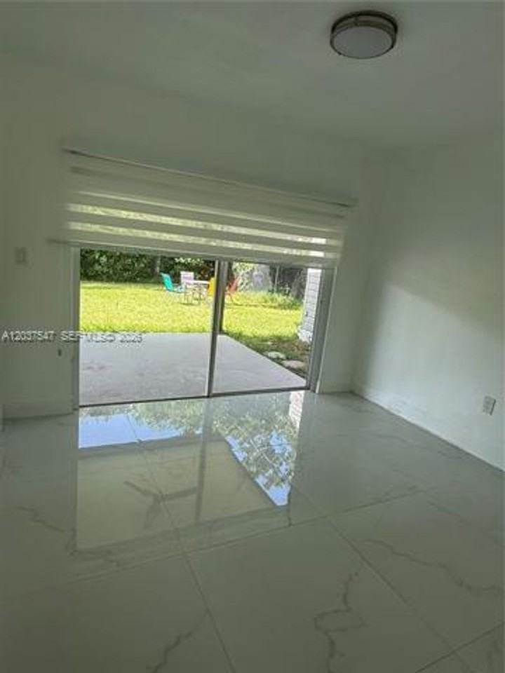 11921 Sw 273rd St - Photo 6 of 27