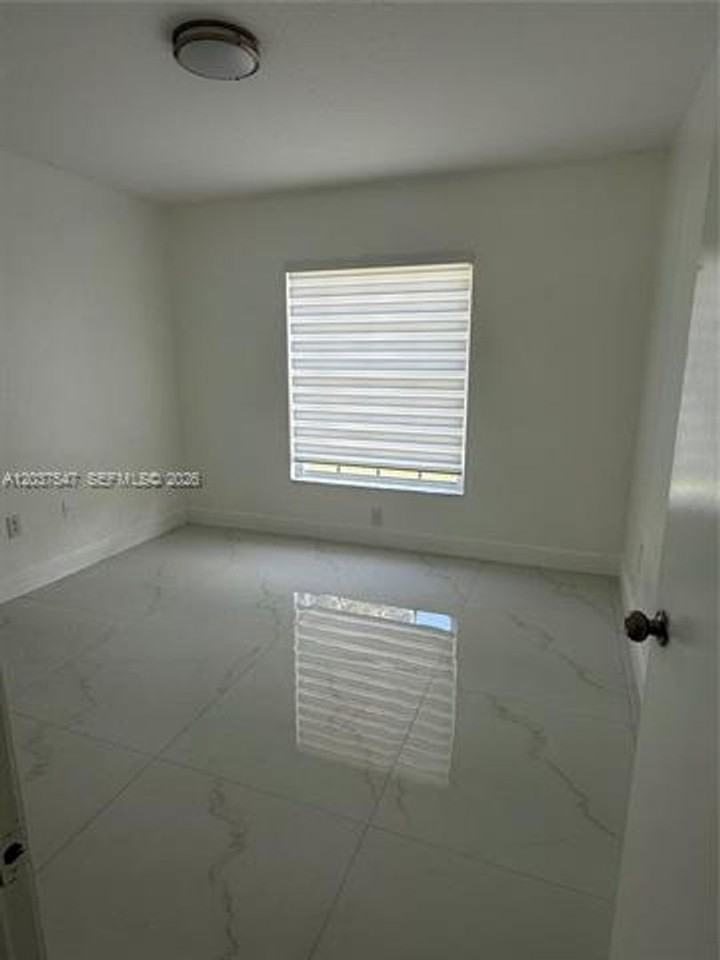 11921 Sw 273rd St - Photo 7 of 27