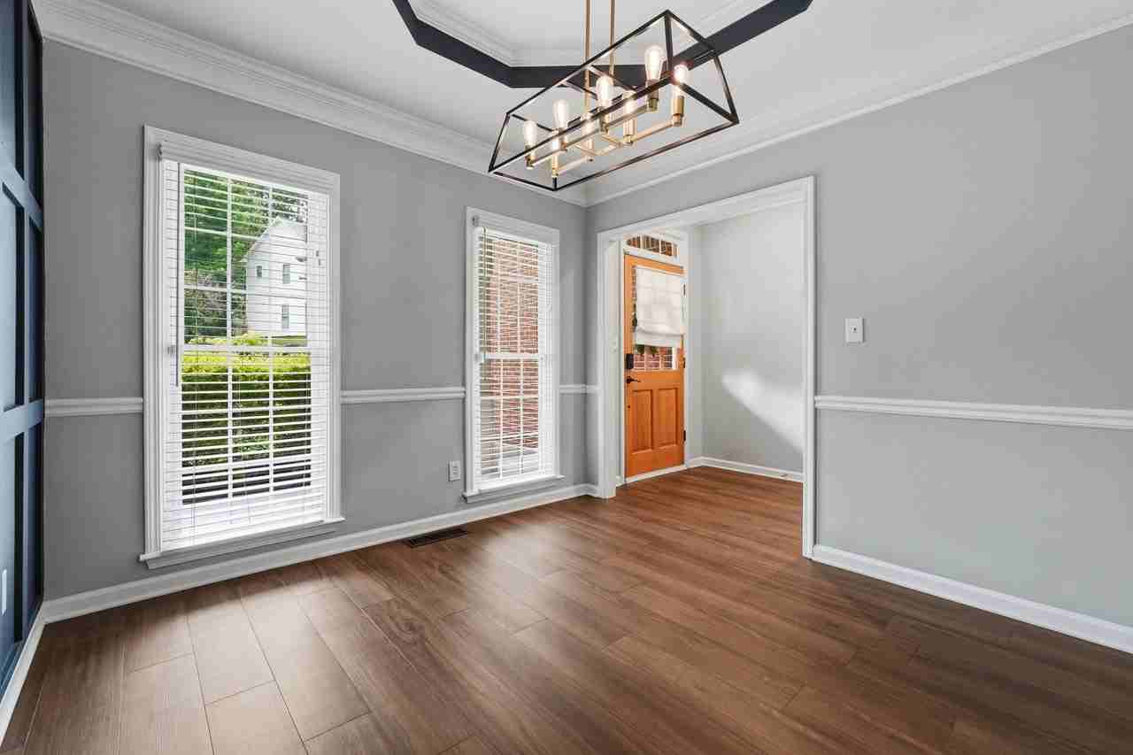 1106 Glenrose Dr Se - Photo 3 of 24