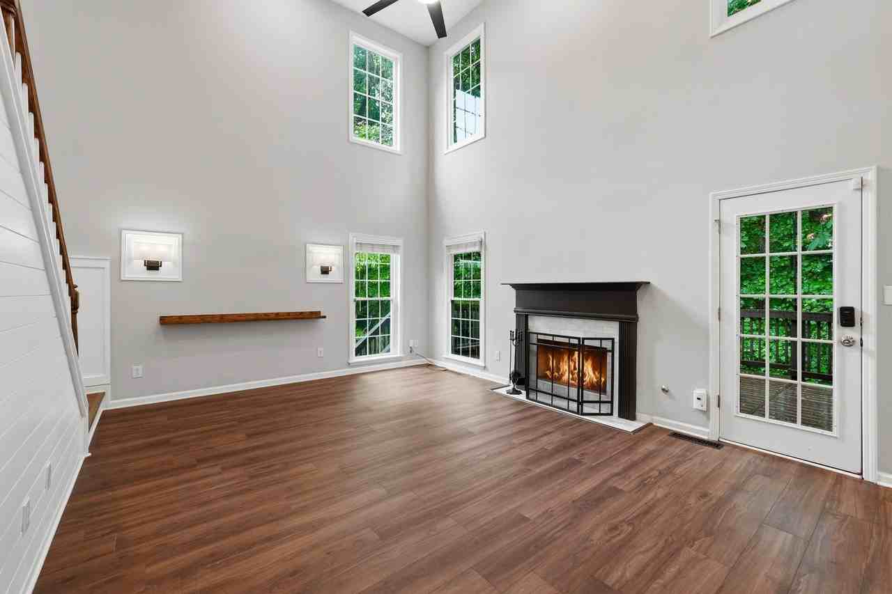 1106 Glenrose Dr Se - Photo 7 of 24