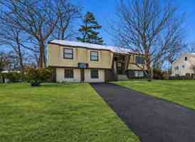 featured image of 10 Cambridge Dr