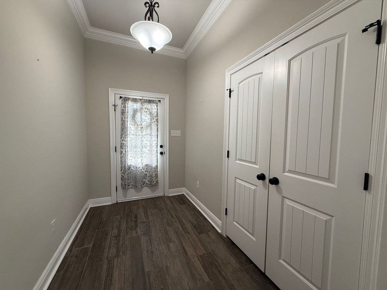 6510 Suwanee Rd - Photo 3 of 32
