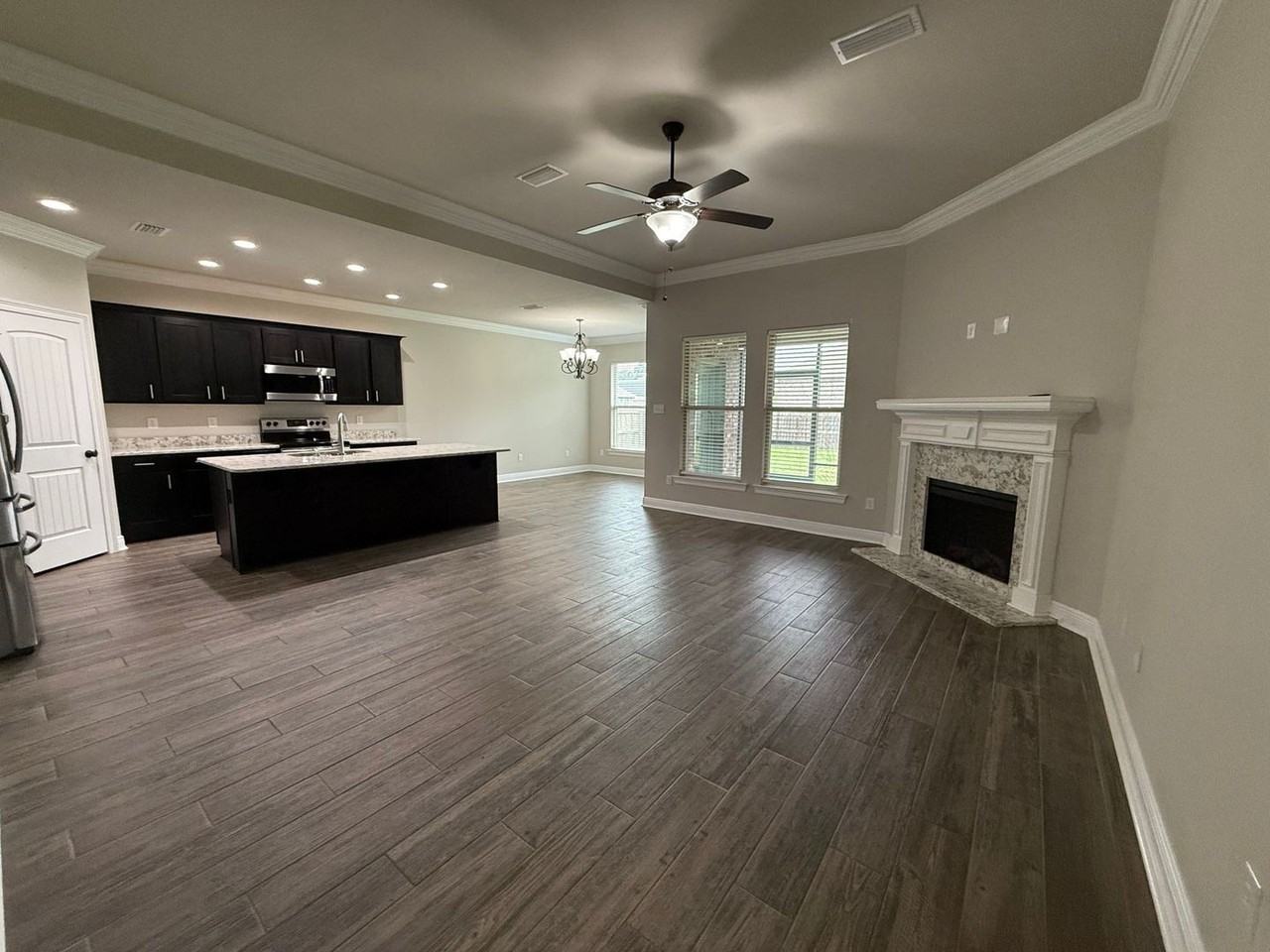 6510 Suwanee Rd - Photo 4 of 32