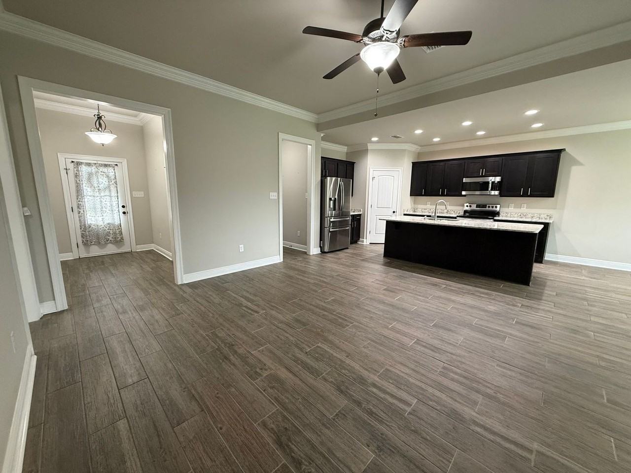 6510 Suwanee Rd - Photo 5 of 32