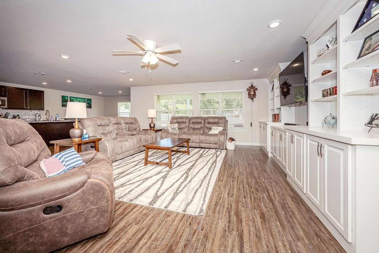 9125 Bellewood Dr - Photo 3 of 50