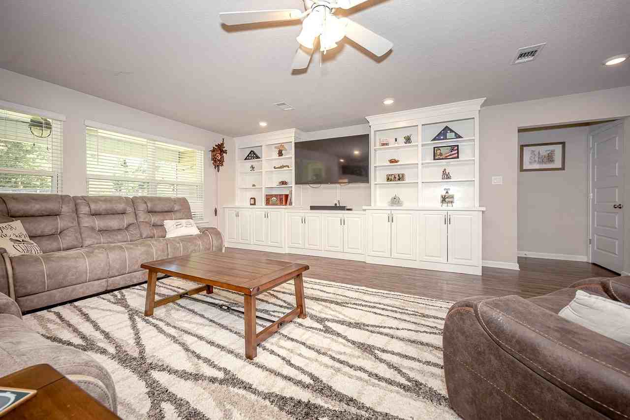 9125 Bellewood Dr - Photo 7 of 50