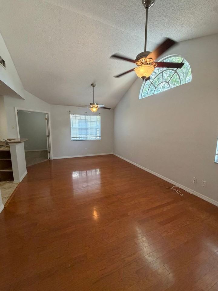 949 Bird Bay Ct - Photo 2 of 12