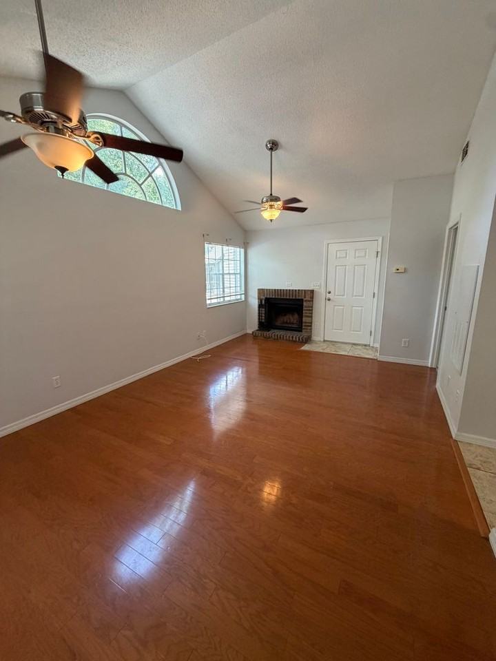 949 Bird Bay Ct - Photo 3 of 12