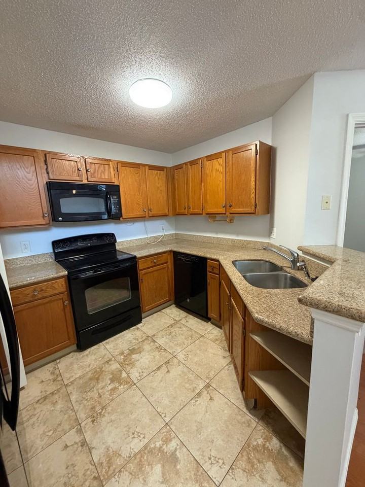 949 Bird Bay Ct - Photo 5 of 12
