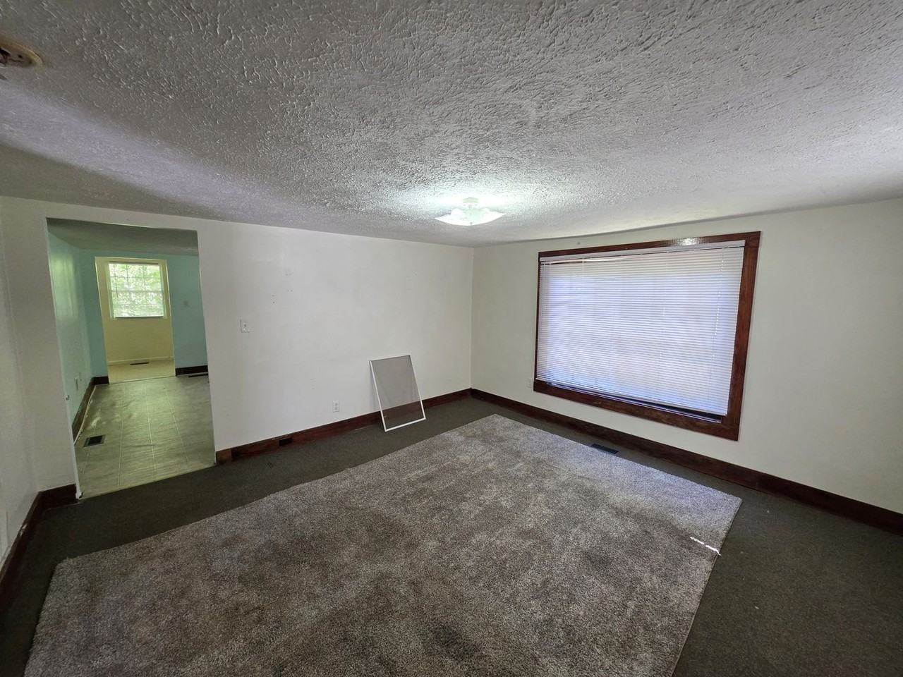 122 Rolling Hill Dr - Photo 2 of 12