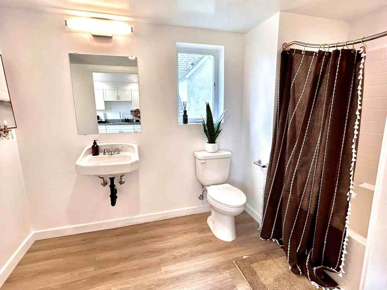 685 W 4th St - Photo 5 of 8
