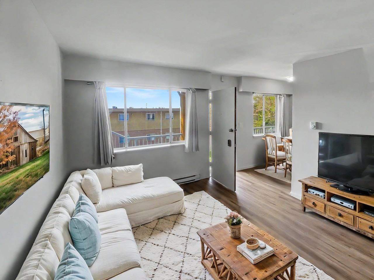 Mainstreet Victoria Garden Apartments - Photo 3 of 22