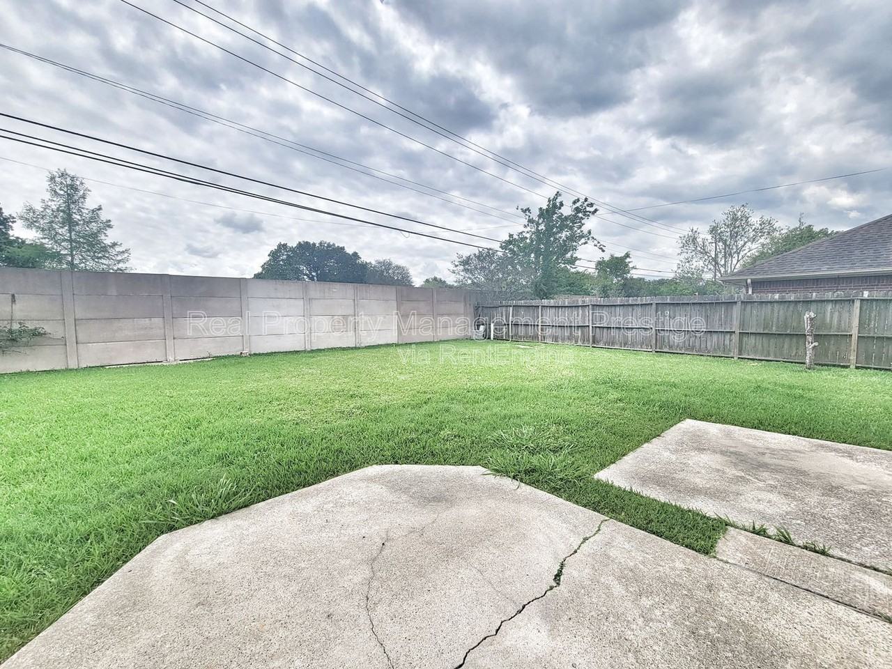2715 Sailors Moon Dr - Photo 2 of 22