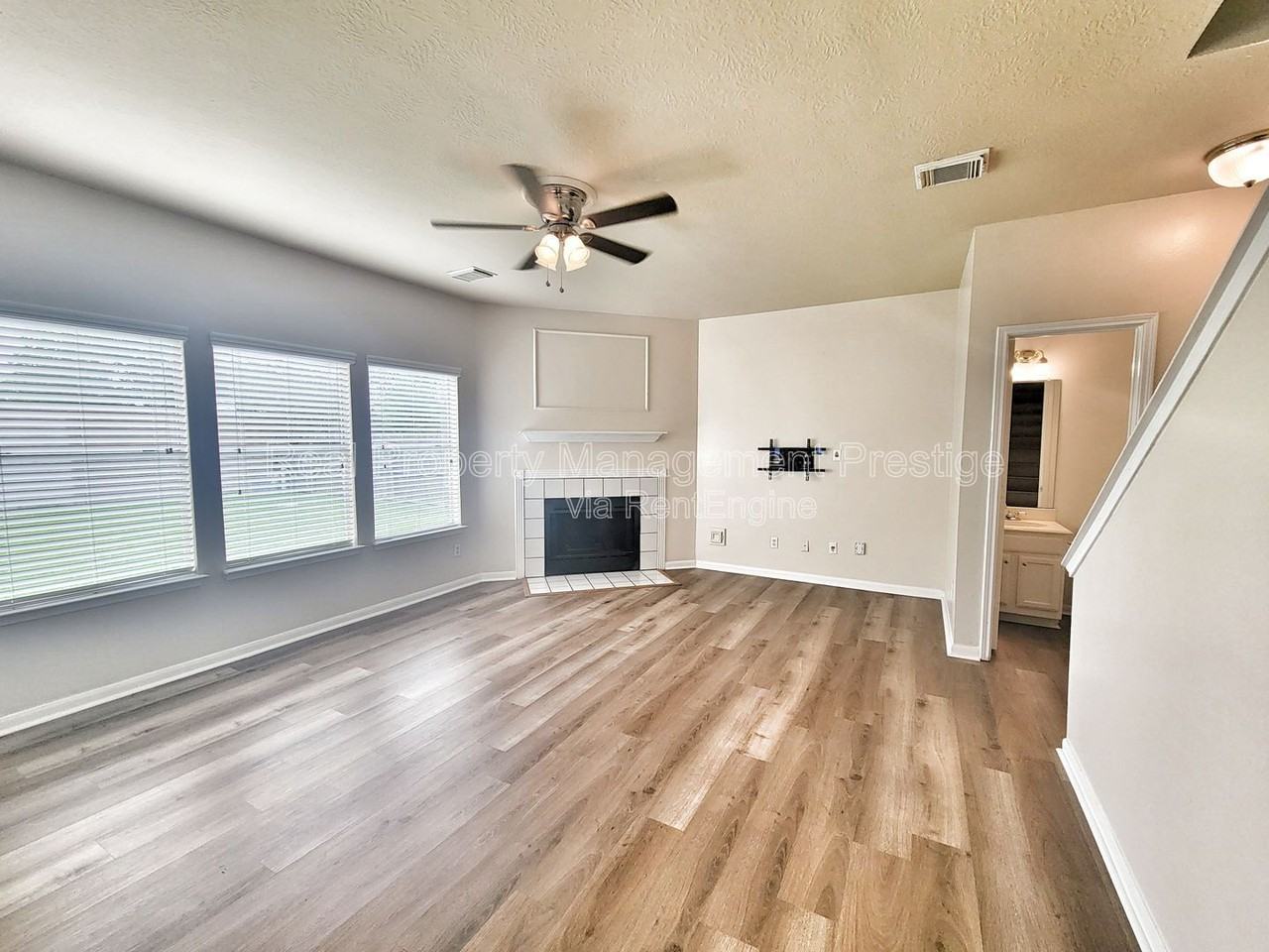 2715 Sailors Moon Dr - Photo 4 of 22