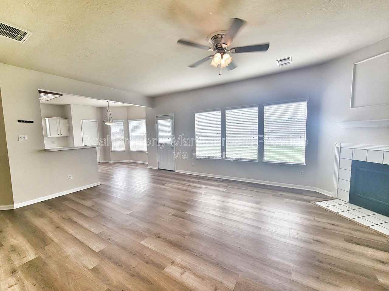 2715 Sailors Moon Dr - Photo 6 of 22