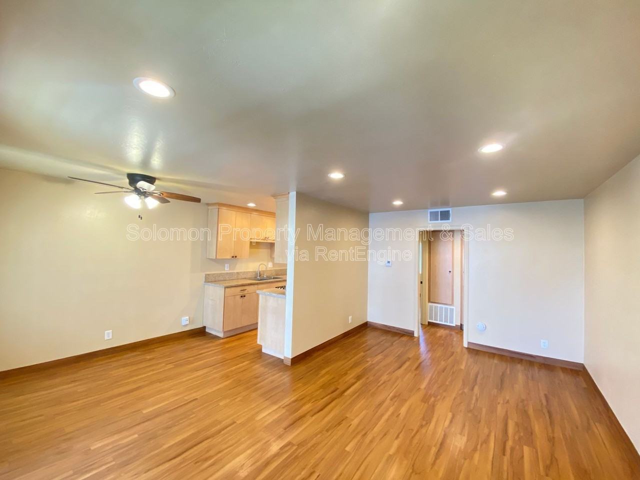 123 S Nevada St #G - Photo 3 of 12