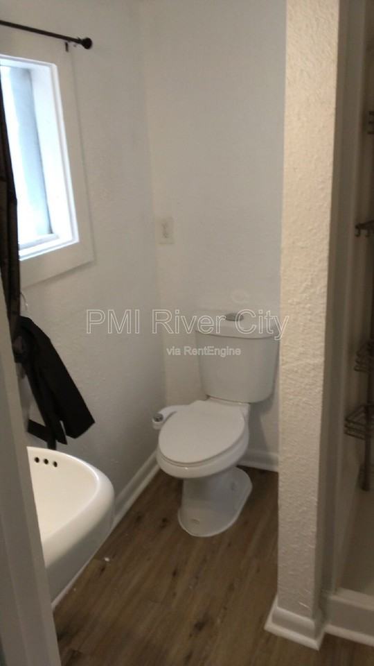 8136 Siskin Ave - Photo 5 of 14