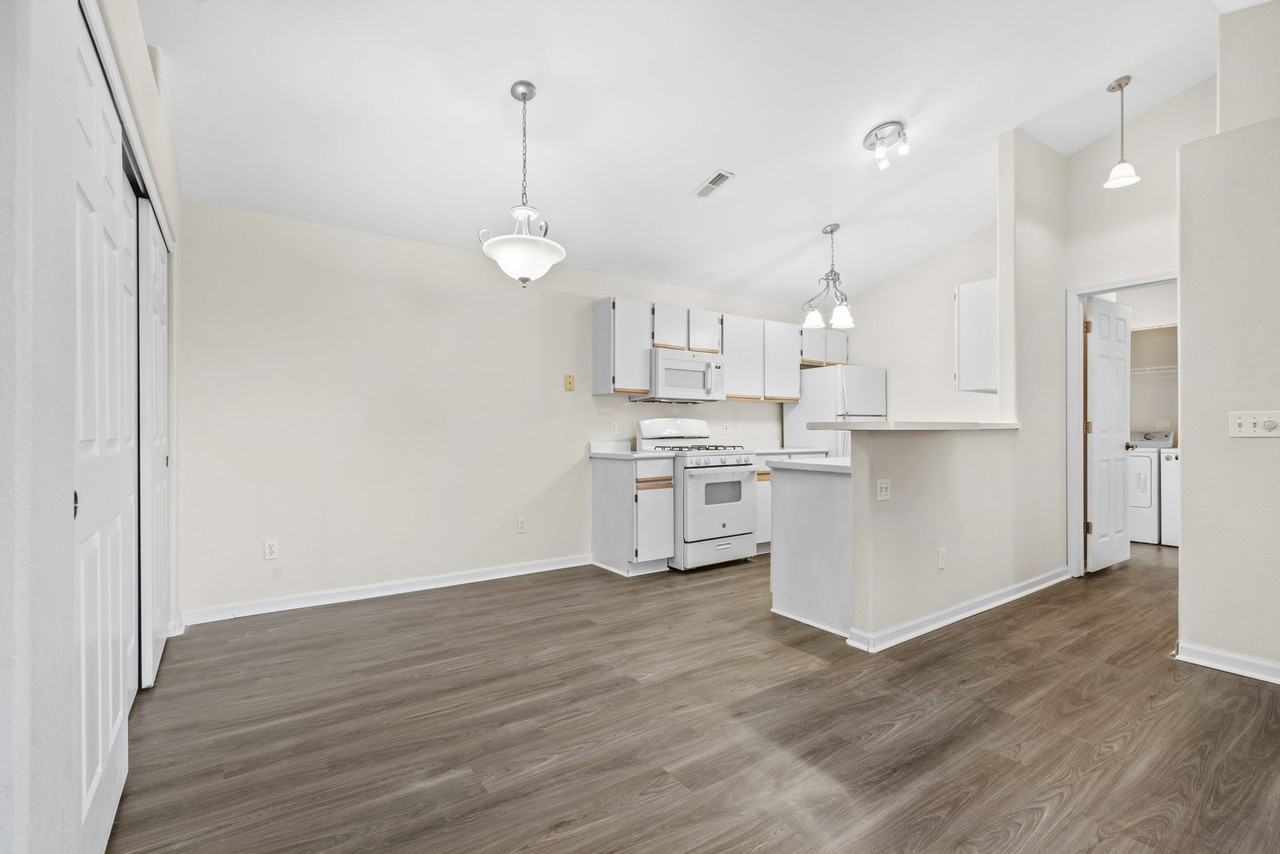 1101 Linden Ln #1051 - Photo 3 of 12