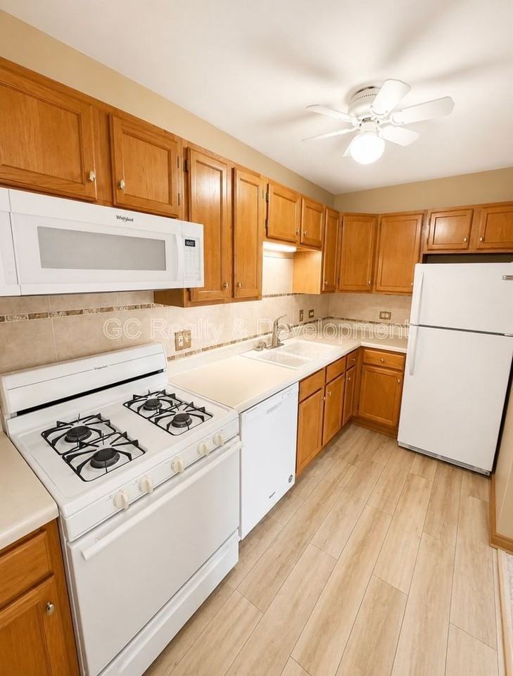 57 E Hattendorf Ave #301 - Photo 2 of 19