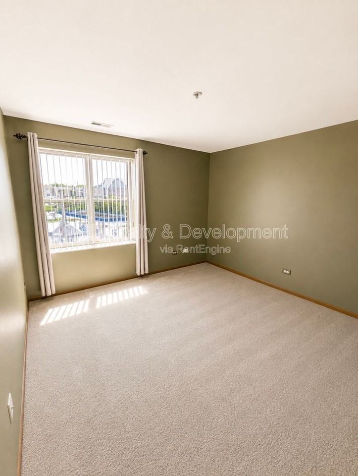 57 E Hattendorf Ave #301 - Photo 4 of 19