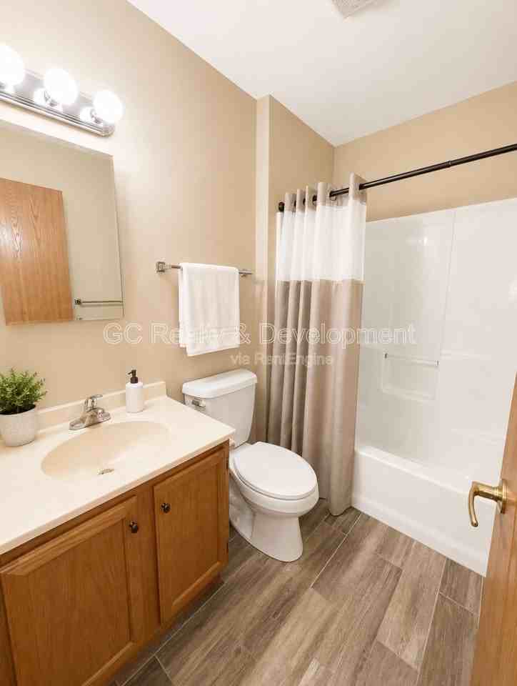 57 E Hattendorf Ave #301 - Photo 5 of 19